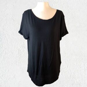 H&m black T-shirt with rolled sleeves. Tapered Hemline. Scoop neck.